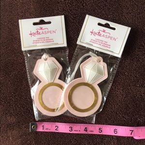 Ring shaped luggage tags